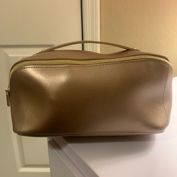 Bloomingdale's Handbags - NEW Bloomingdale’s Rose Gold Zip Beauty Pouch